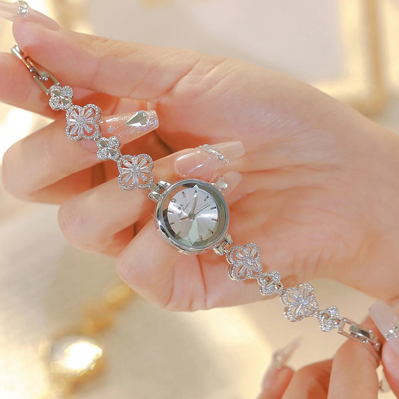 New Luxury Ladies Watch Gold Silver Small Bracelet Quartz Wristwatches Woman Wristwatch Gift