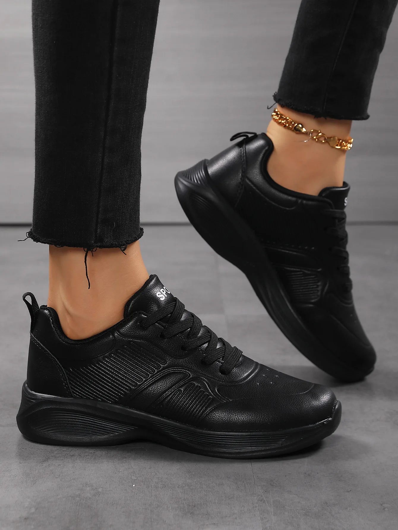 Casual Non-Slip PU Soft Light Breathable Sneakers Flats Platform White Black Women Sneakers Ladies Trainers