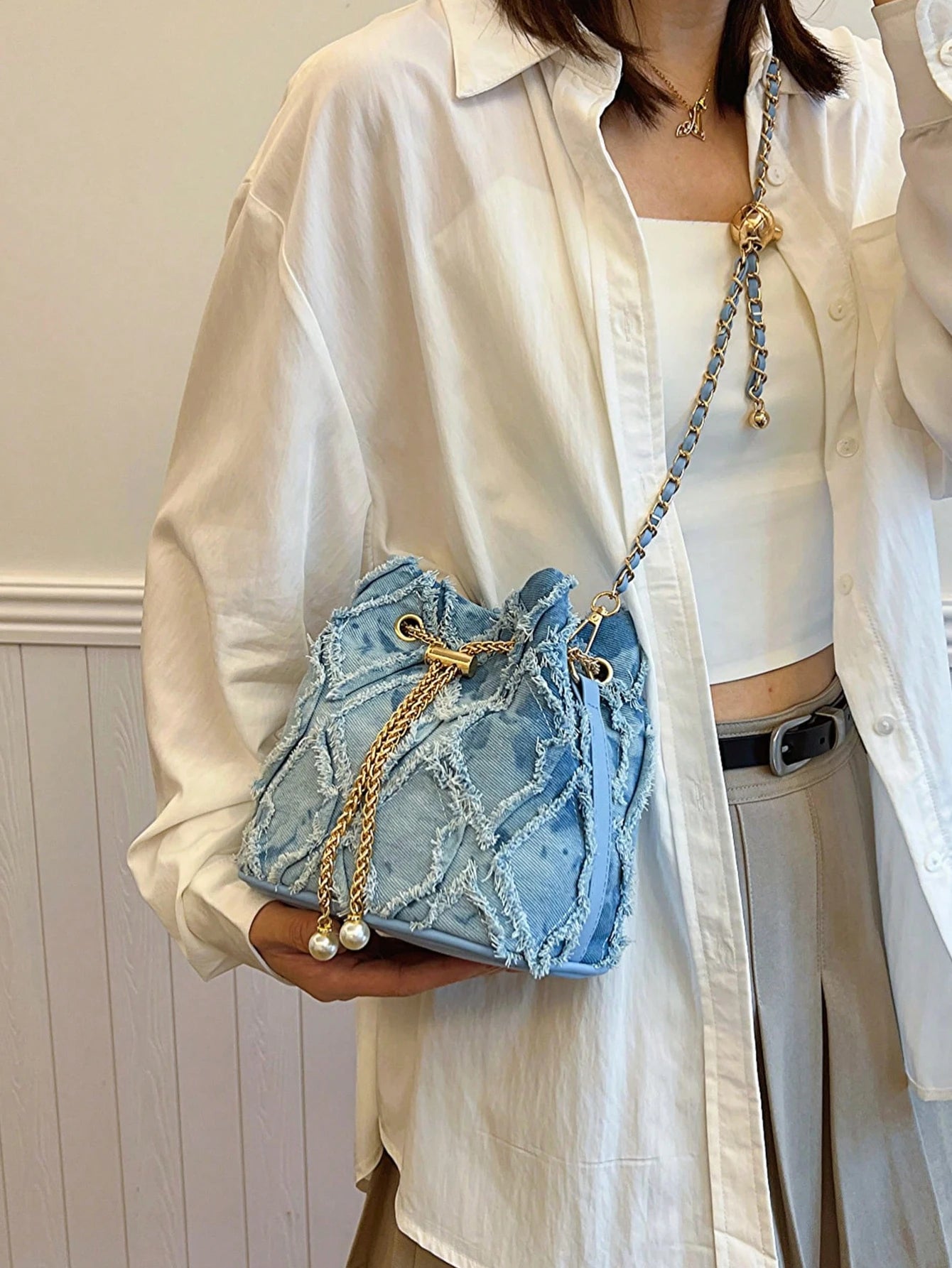 Vintage Denim Bucket Bag Retro Style Light Blue Ripped Edge Design Gold Chain Shoulder Bag