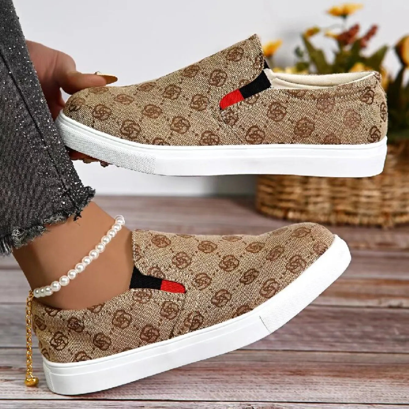 Women Sneakers Hot Casual Canvas Shoes for Women Walking Slip on Loafers Fashion Outdoor Flat Sneakers Women
