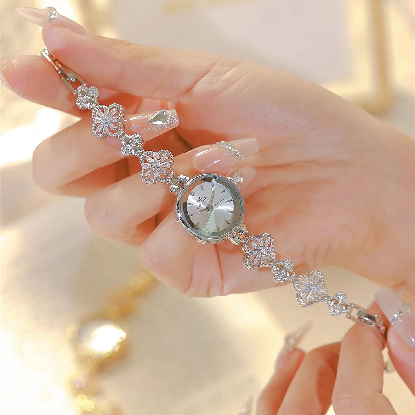 New Luxury Ladies Watch Gold Silver Small Bracelet Quartz Wristwatches Woman Wristwatch Gift