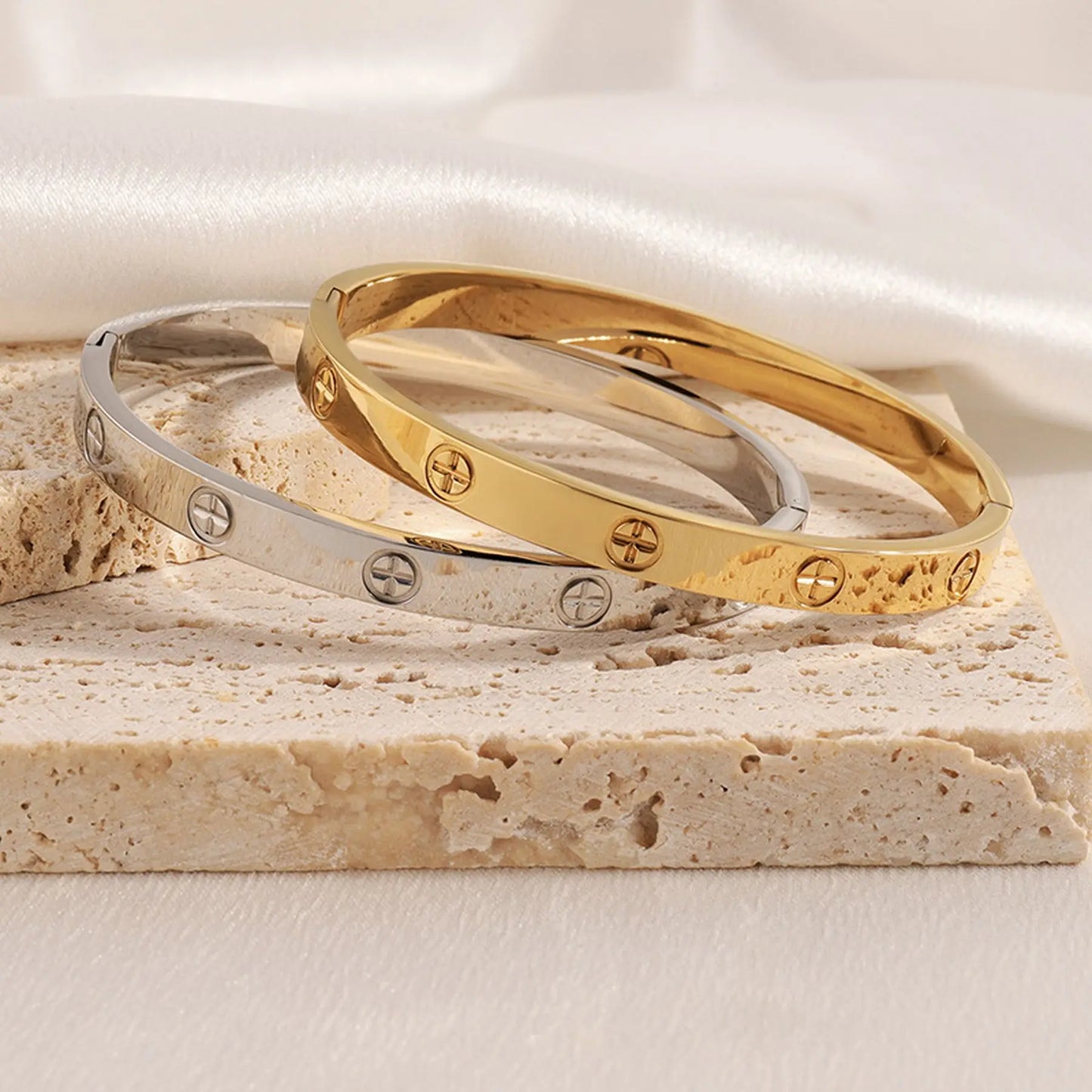 Stainless steel cross pattern bracelet, grand and luxurious personalized design