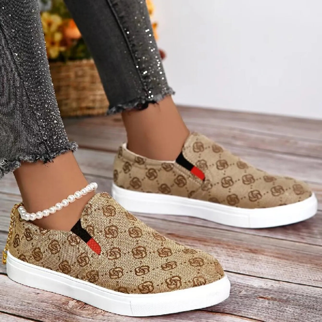 Women Sneakers Hot Casual Canvas Shoes for Women Walking Slip on Loafers Fashion Outdoor Flat Sneakers Women