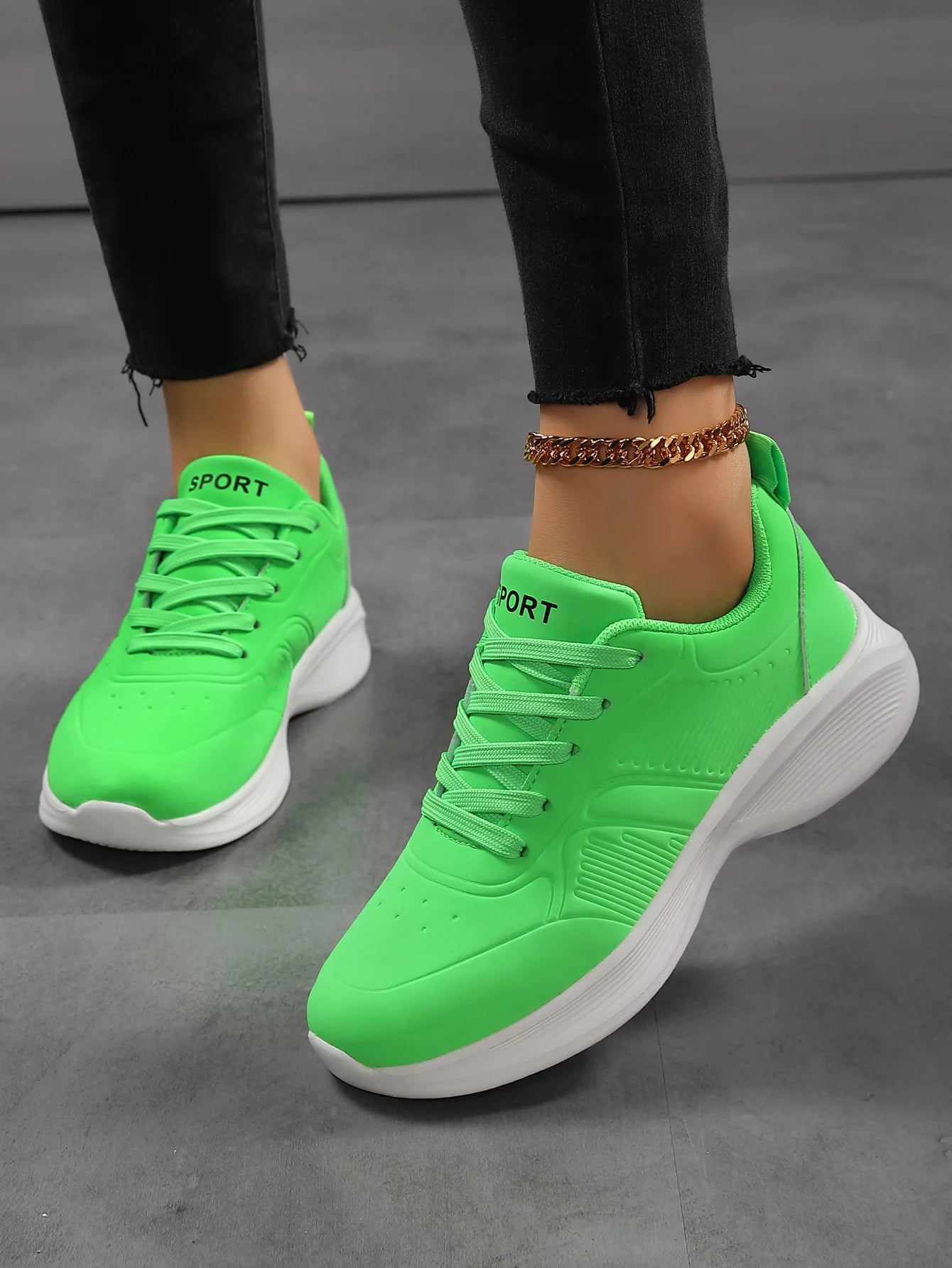 Casual Non-Slip PU Soft Light Breathable Sneakers Flats Platform White Black Women Sneakers Ladies Trainers