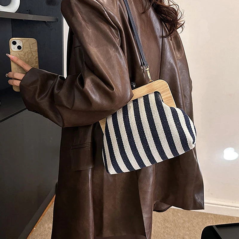 Retro Striped Wooden Clip Shell Bags for Women Messenger Bag Black and white