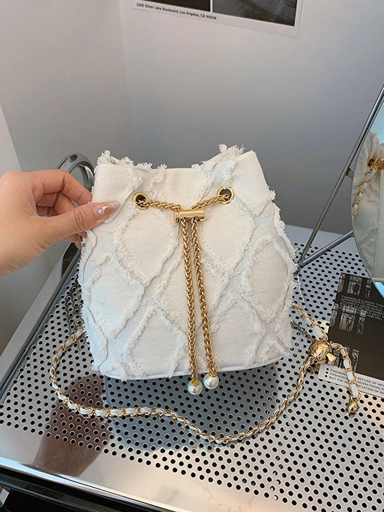 Vintage Denim Bucket Bag Retro Style Light Blue Ripped Edge Design Gold Chain Shoulder Bag