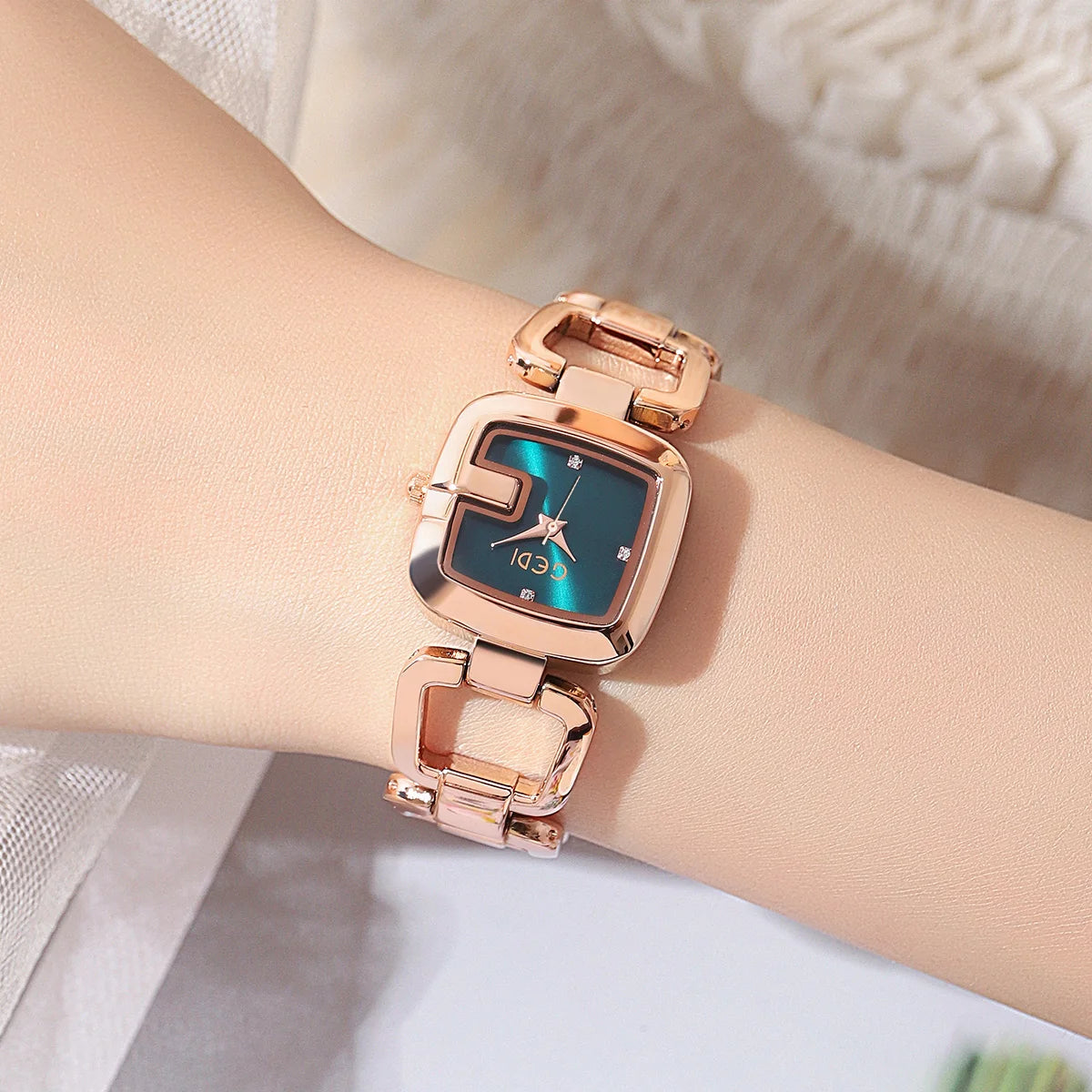 Women's Luxury Hollow Unique Quartz Gift Wrist Watch