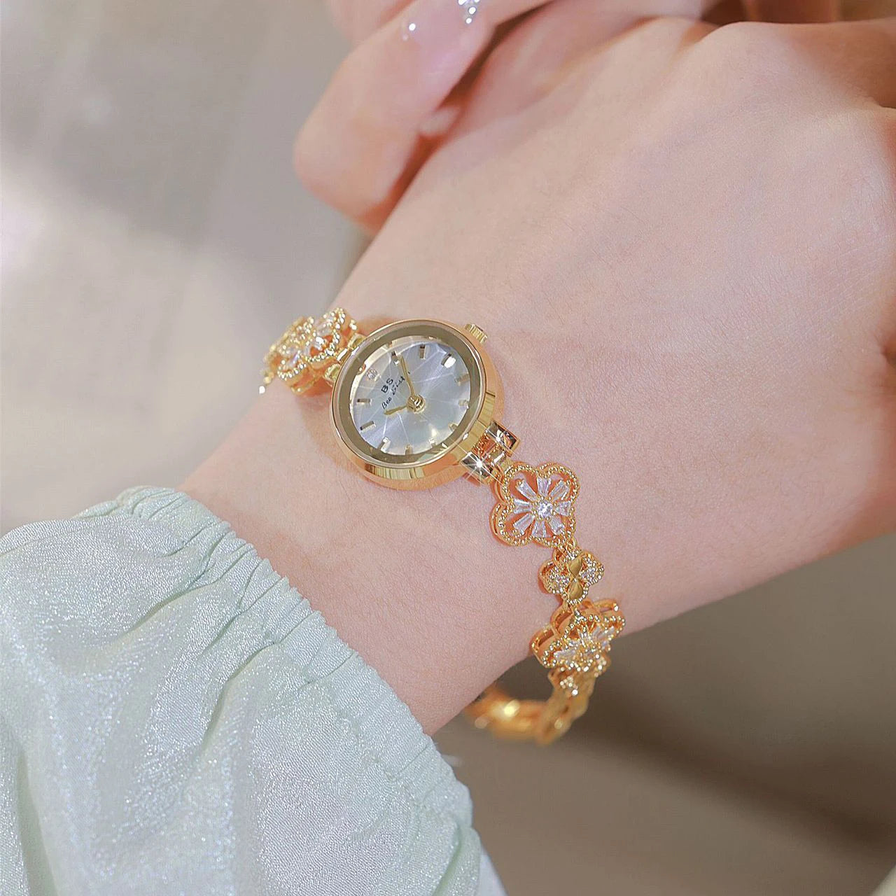 New Luxury Ladies Watch Gold Silver Small Bracelet Quartz Wristwatches Woman Wristwatch Gift