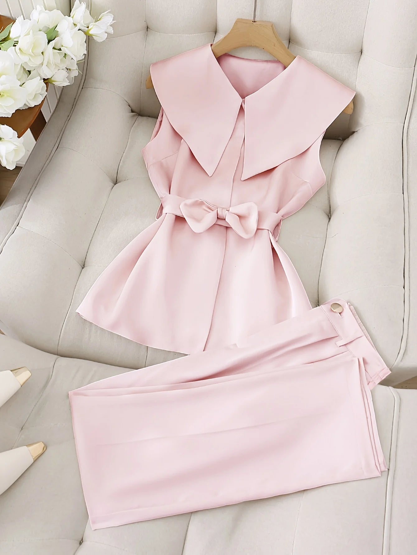 Elegant, simple solid color sleeveless romantic date top and trousers two-piece set