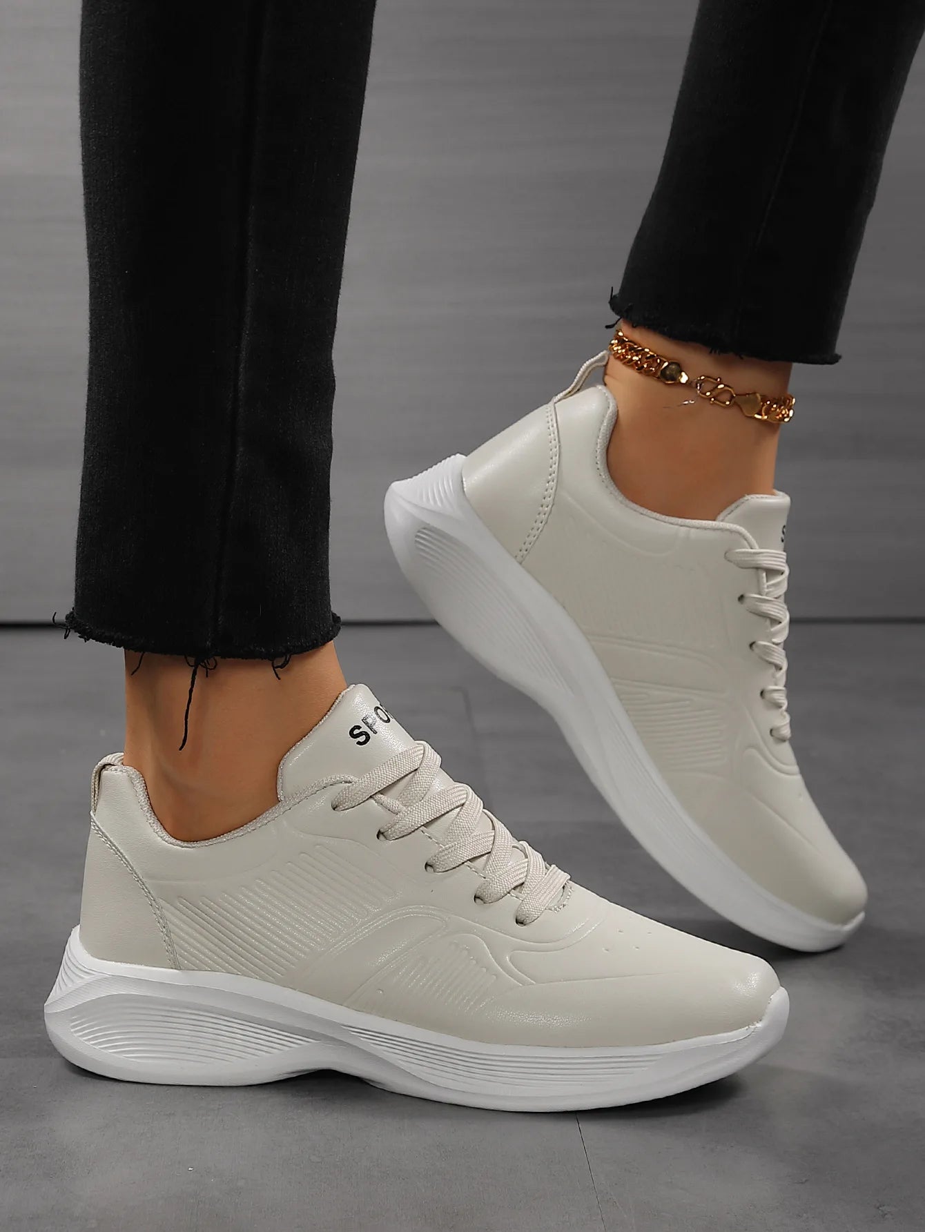 Casual Non-Slip PU Soft Light Breathable Sneakers Flats Platform White Black Women Sneakers Ladies Trainers