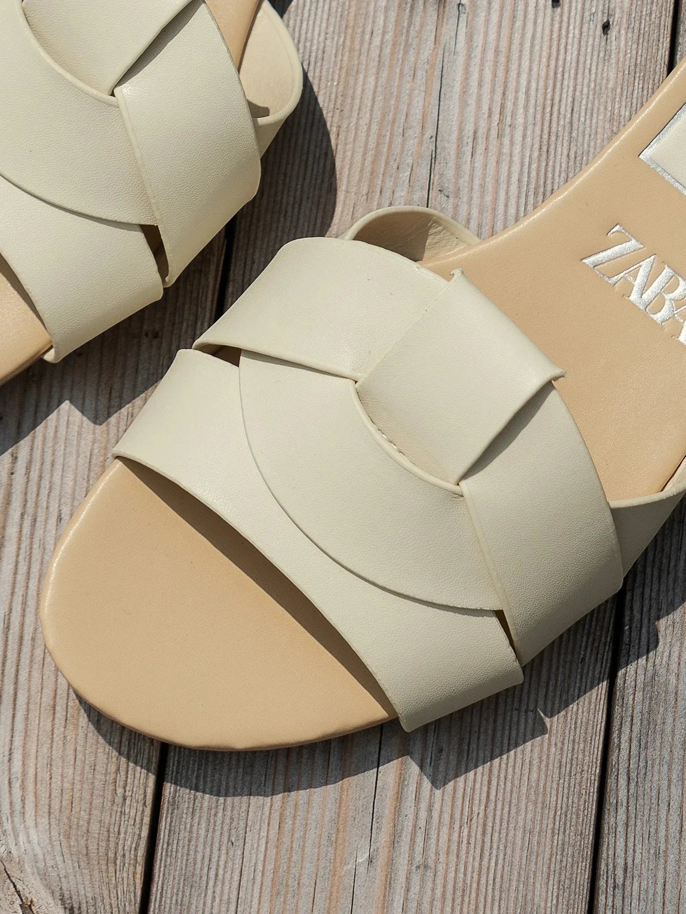 Flat Sandals Low Heel Comfortable Slippers Sexy Peep Toe Shoes Luxurious Outdoor Beach Sandals