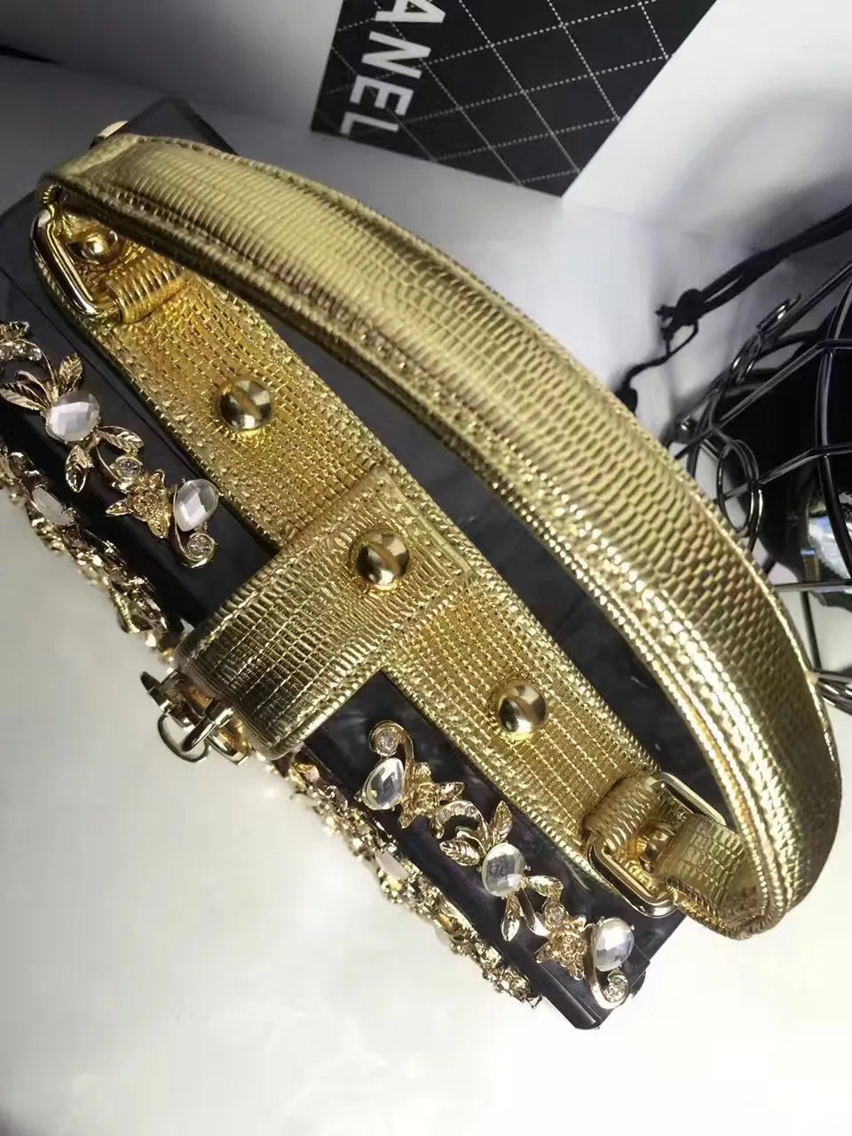 High-Grade Crystal Evening Bag Female New Hollow Out Metal Carved Flower Diamond Handbag