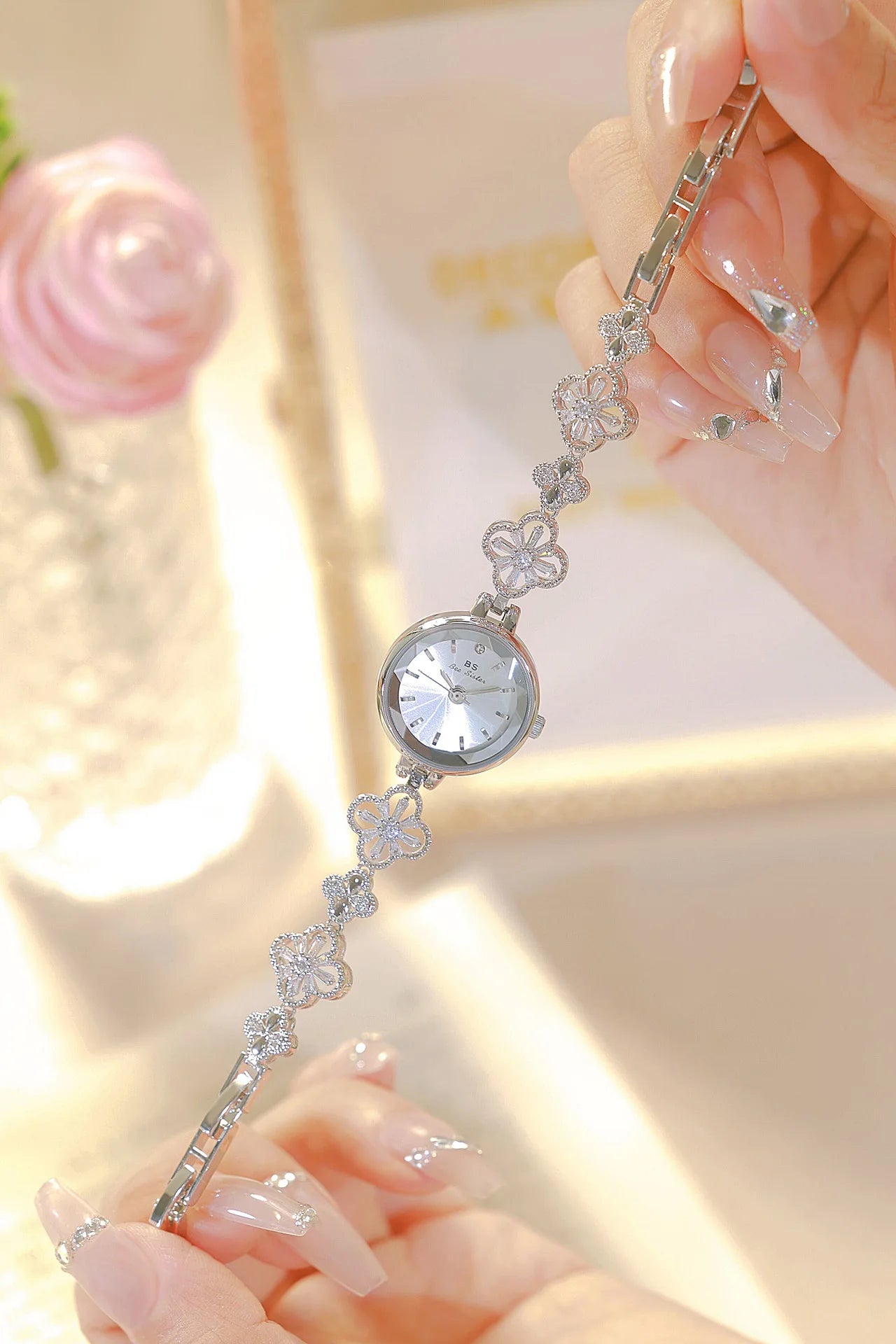 New Luxury Ladies Watch Gold Silver Small Bracelet Quartz Wristwatches Woman Wristwatch Gift
