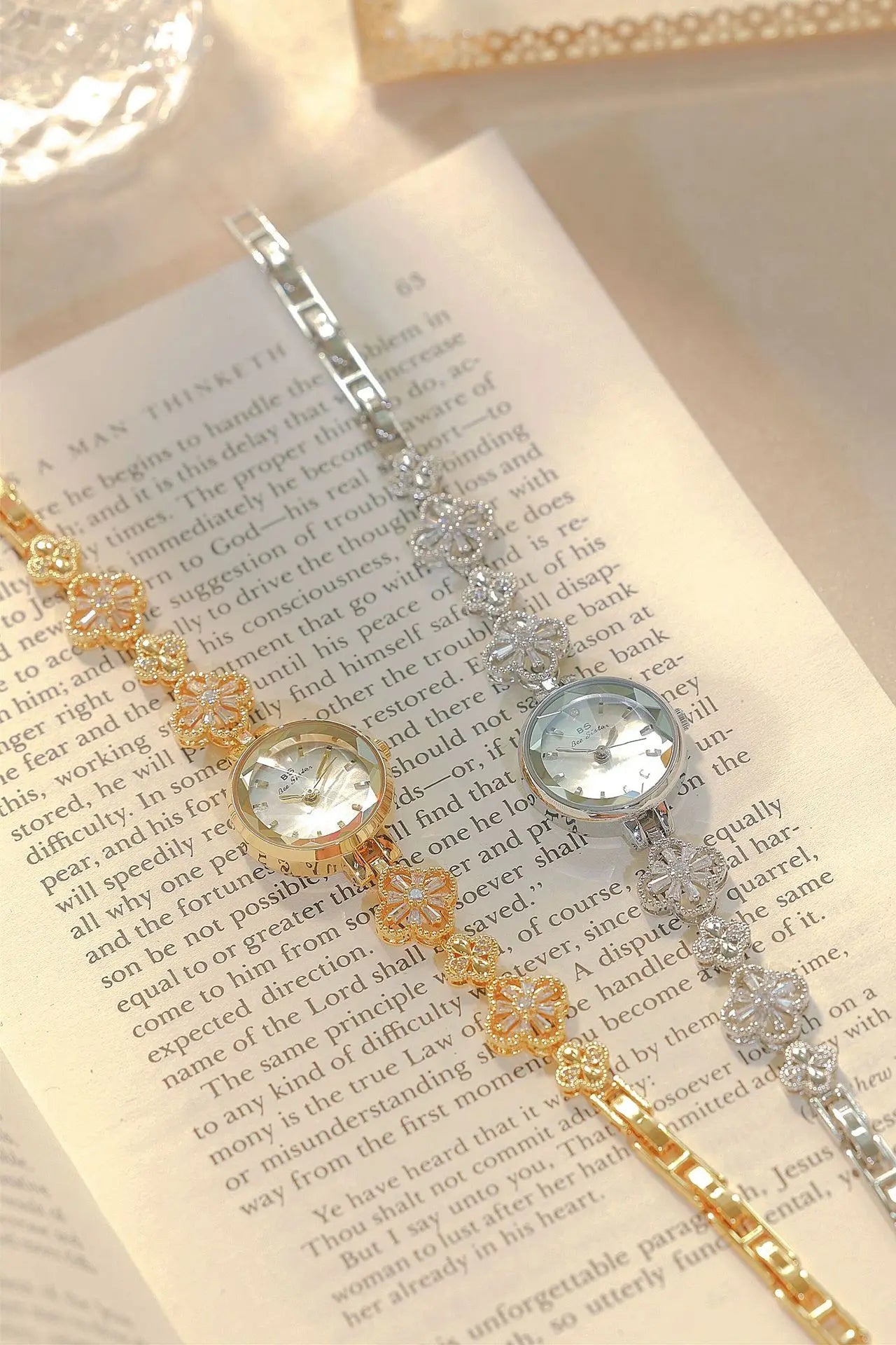 New Luxury Ladies Watch Gold Silver Small Bracelet Quartz Wristwatches Woman Wristwatch Gift