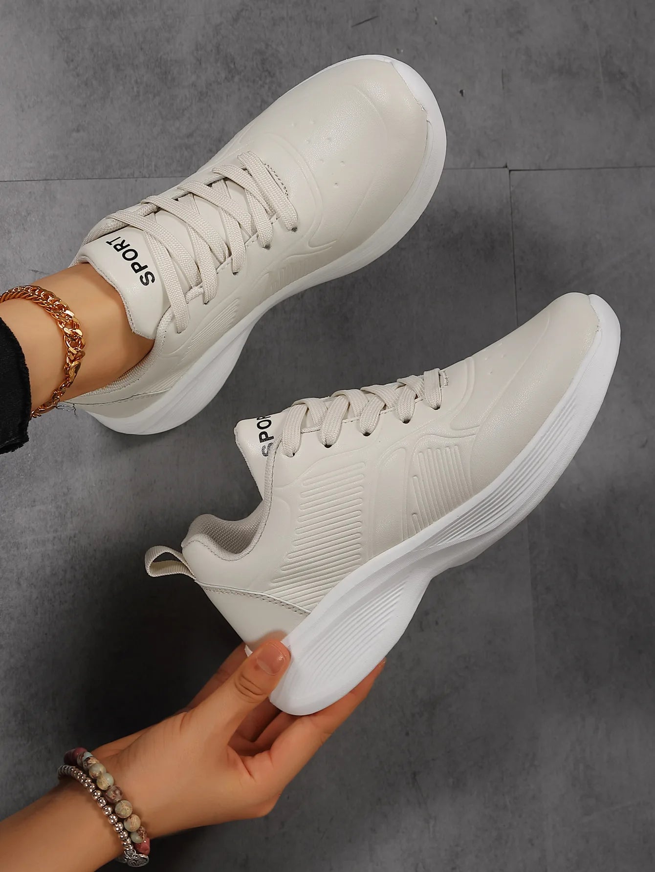 Casual Non-Slip PU Soft Light Breathable Sneakers Flats Platform White Black Women Sneakers Ladies Trainers