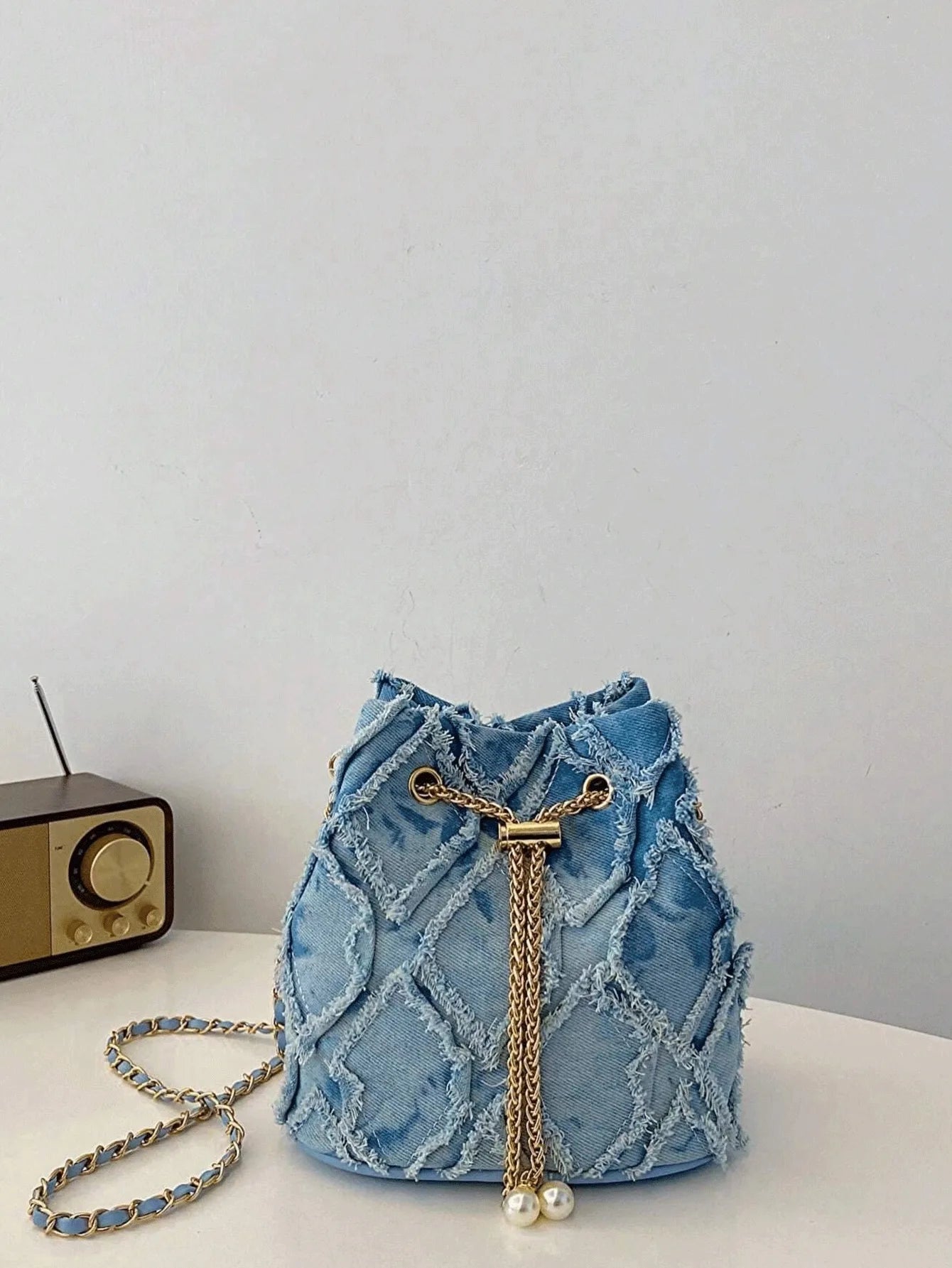 Vintage Denim Bucket Bag Retro Style Light Blue Ripped Edge Design Gold Chain Shoulder Bag