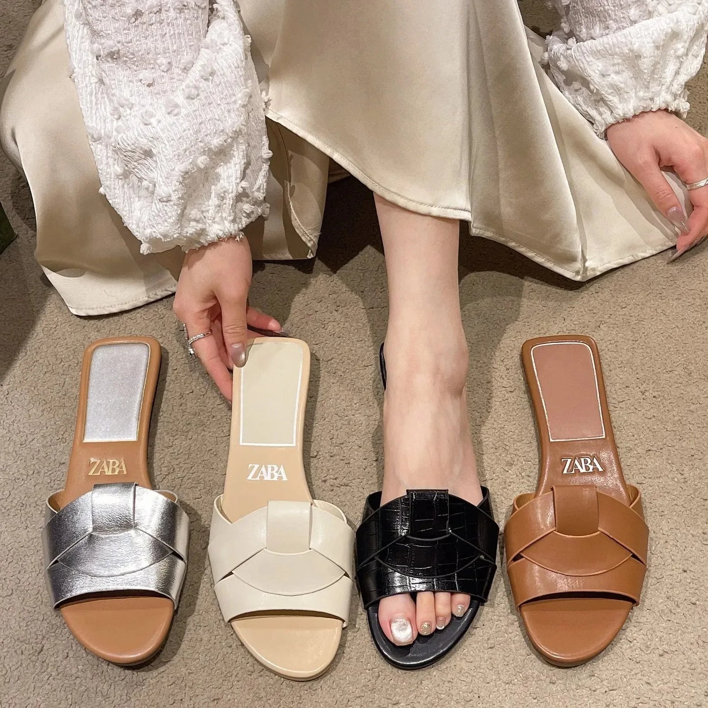 Flat Sandals Low Heel Comfortable Slippers Sexy Peep Toe Shoes Luxurious Outdoor Beach Sandals