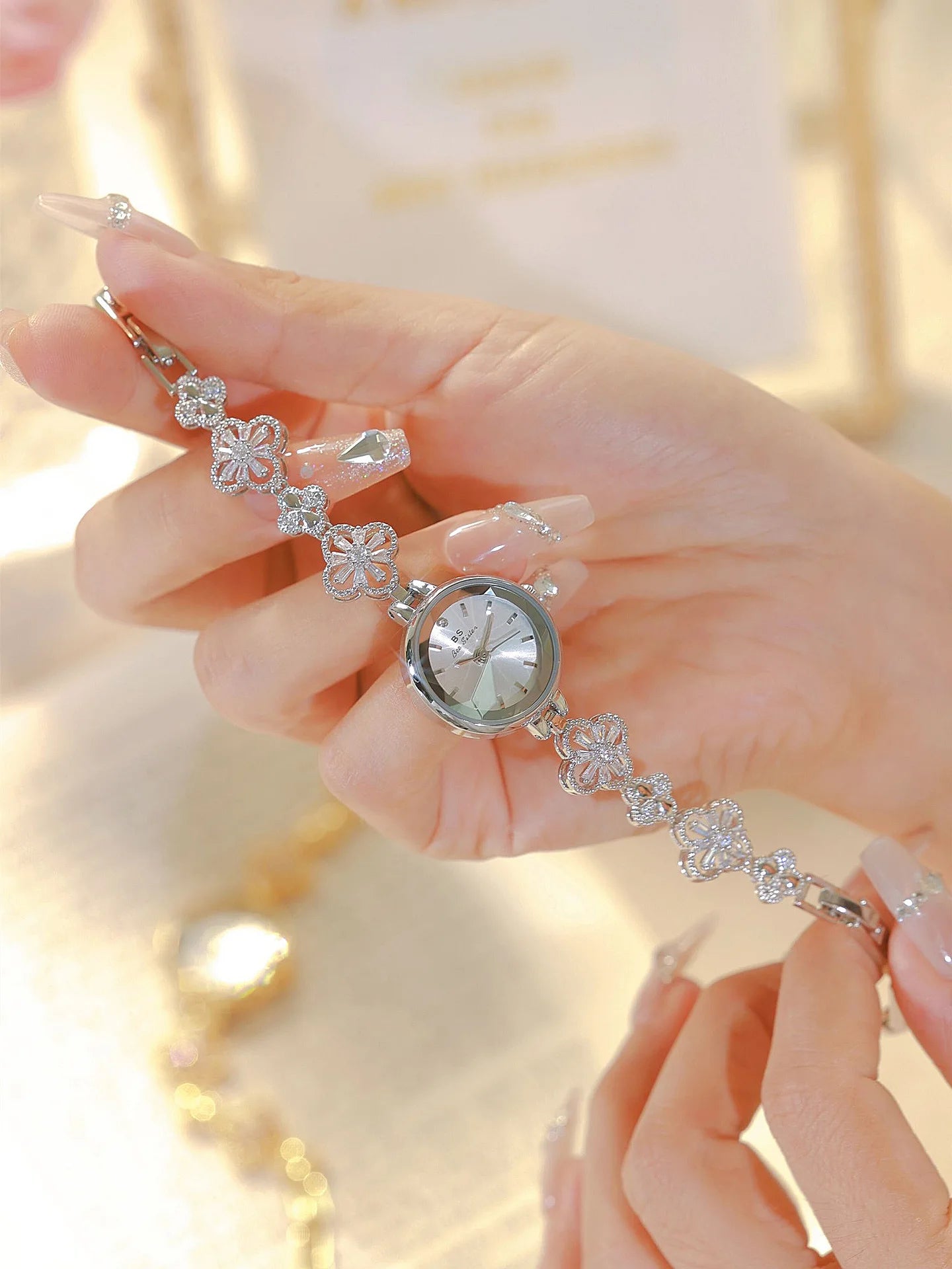 New Luxury Ladies Watch Gold Silver Small Bracelet Quartz Wristwatches Woman Wristwatch Gift