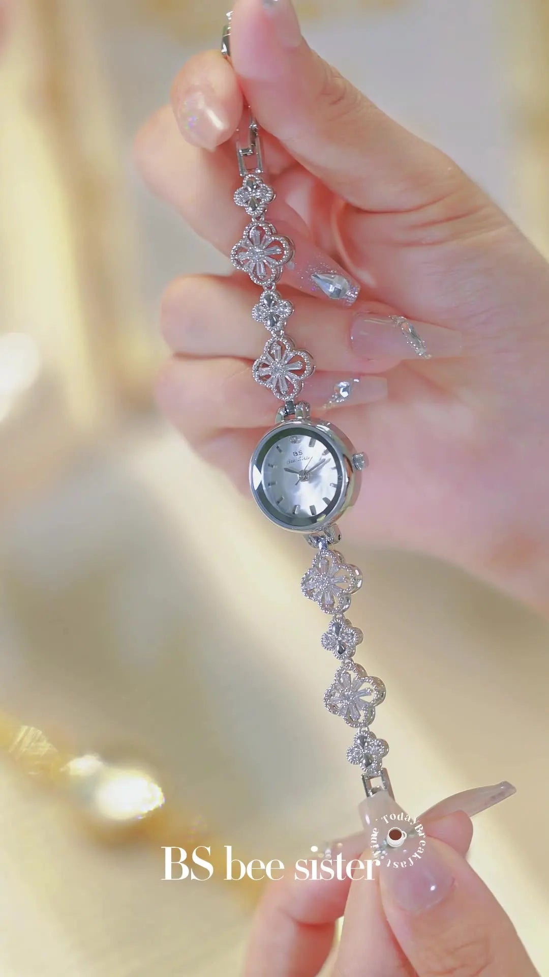 New Luxury Ladies Watch Gold Silver Small Bracelet Quartz Wristwatches Woman Wristwatch Gift