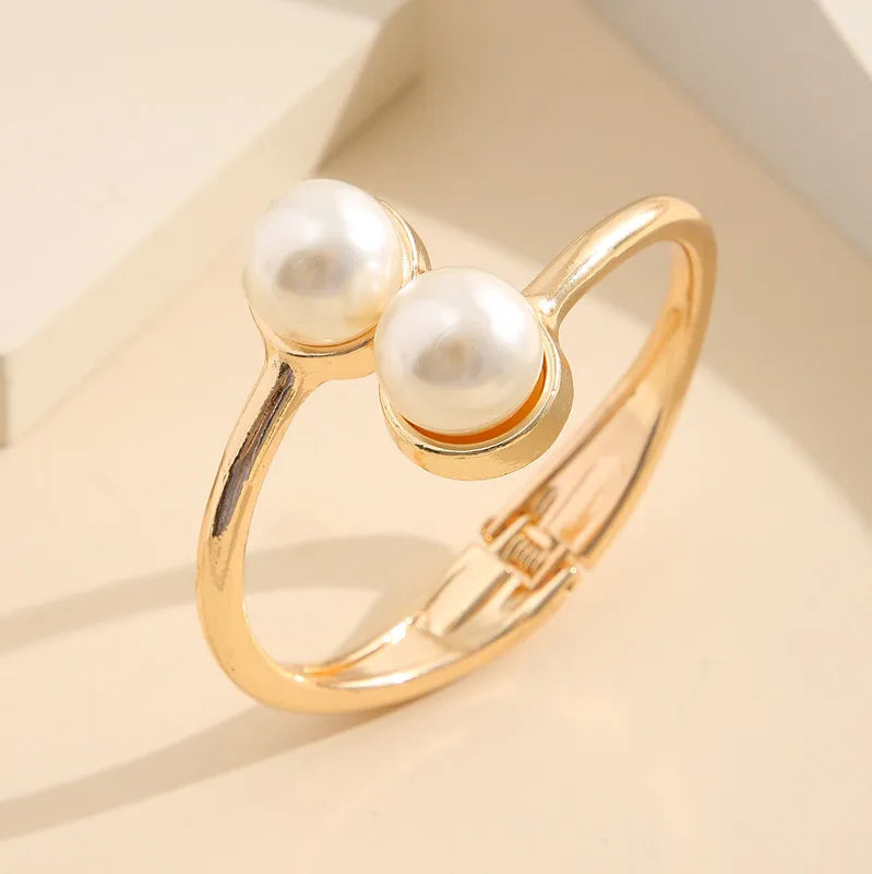 Simple Baroque Pearl Bracelet for Women