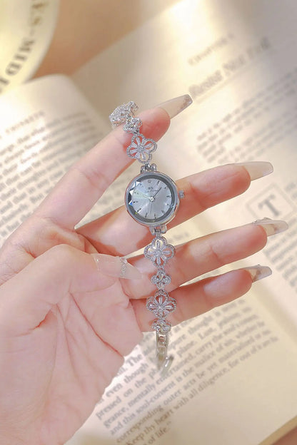 New Luxury Ladies Watch Gold Silver Small Bracelet Quartz Wristwatches Woman Wristwatch Gift
