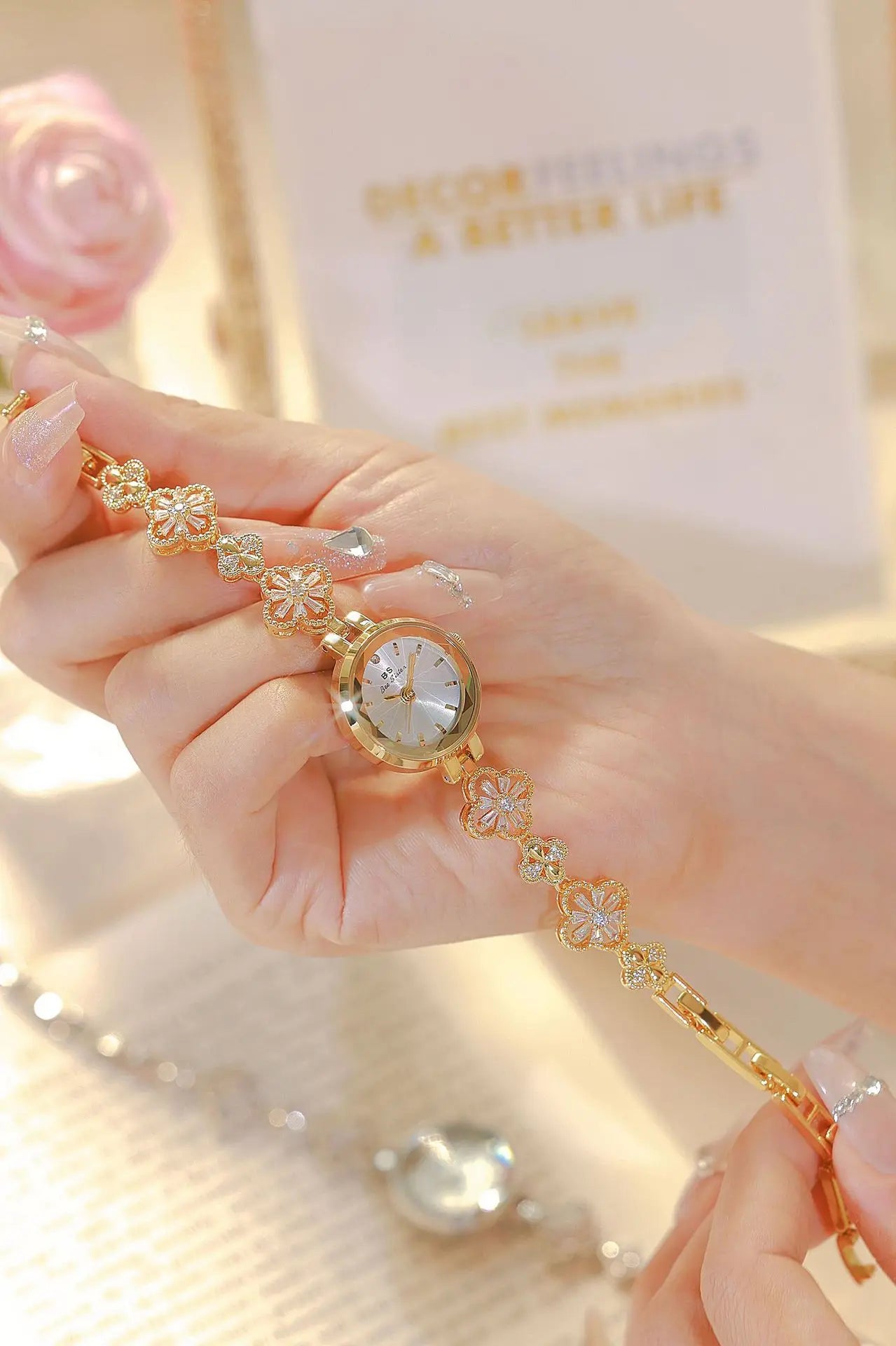 New Luxury Ladies Watch Gold Silver Small Bracelet Quartz Wristwatches Woman Wristwatch Gift
