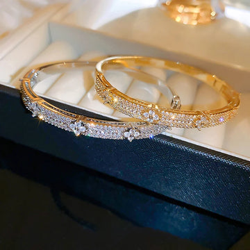 Four Leaf Flower Inlaid Shiny Zircon Bracelet for Women Elegant Delicate Vintage Bracelet